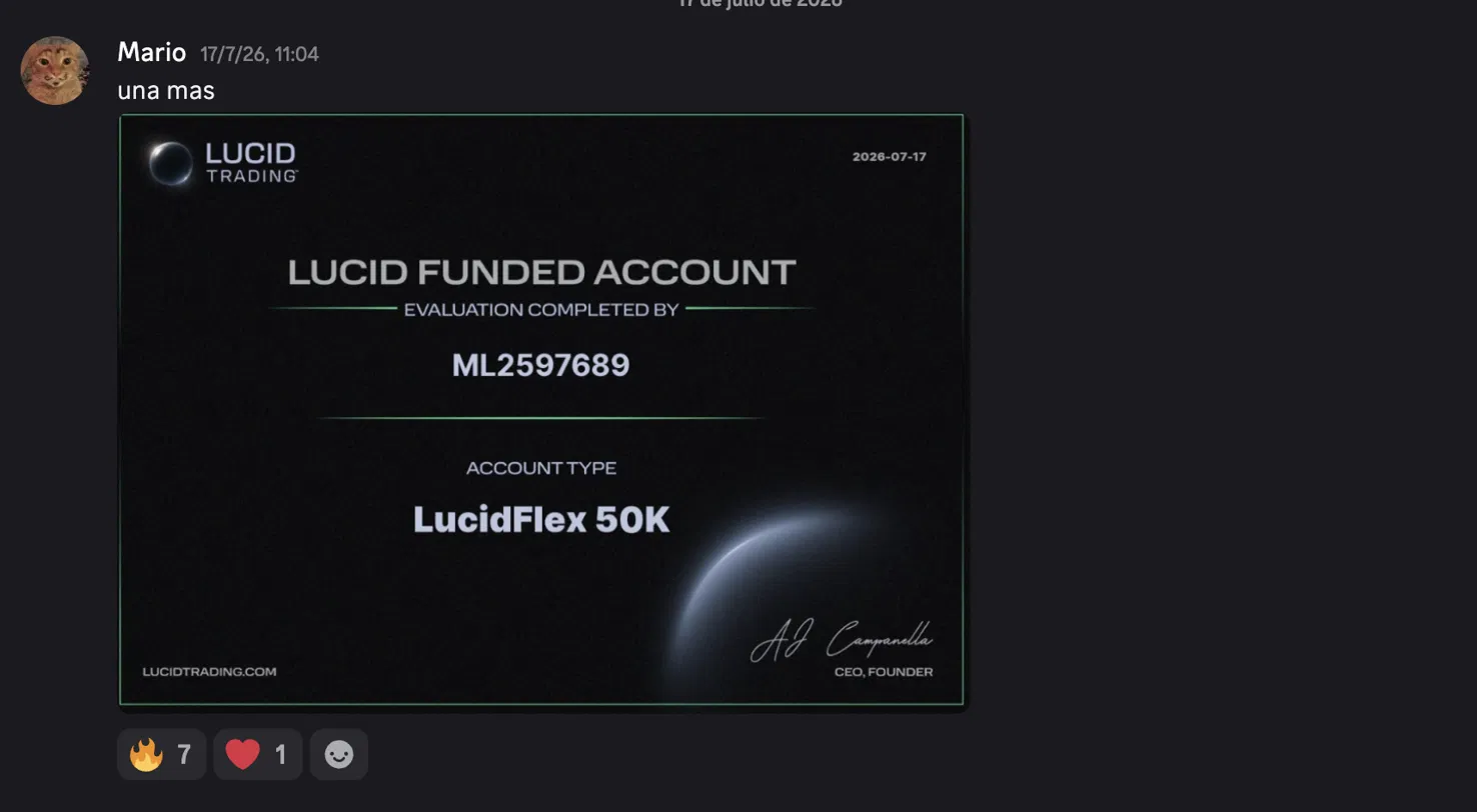 Captura de alumno con certificado Lucid Trading — cuenta fondeada LucidFlex 50K